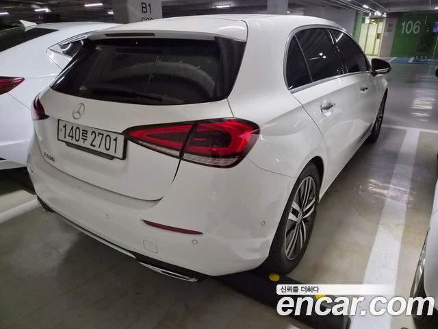 Mercedes-Benz A-Class (W177) A220 Hatchback 2023 — фото 2