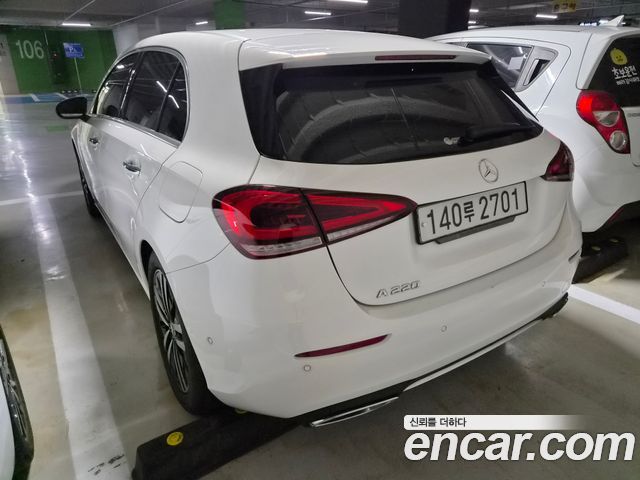 Mercedes-Benz A-Class (W177) A220 Hatchback 2023 — фото 10