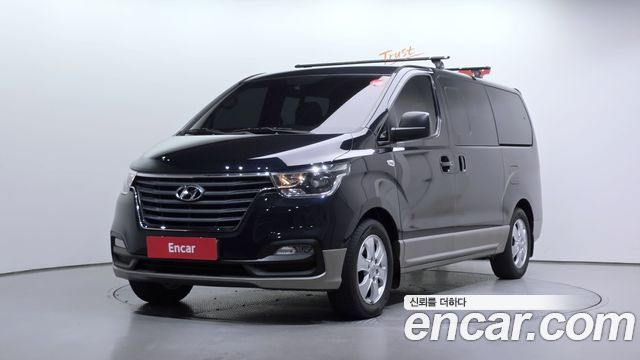 Hyundai Grand Starex Wagon 11-Seater Modern