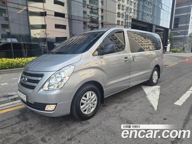 Hyundai Grand Starex 3-Seater LPi VAN CVX Premium