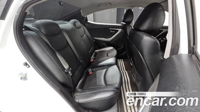 Hyundai Avante 1.6 GDi Smart Standard 2014 — фото 11