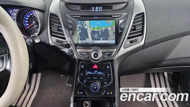 Hyundai Avante 1.6 GDi Smart Standard 2014 — фото 18