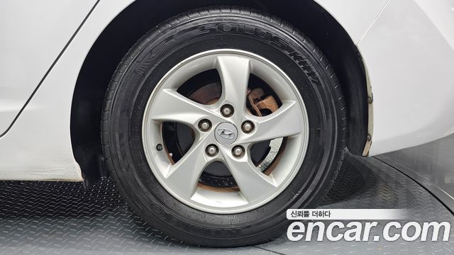 Hyundai Avante 1.6 GDi Smart Standard 2014 — фото 21
