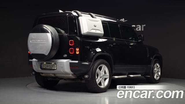 Land Rover Defender (L663) 110 D250 SE 2023 — фото 2