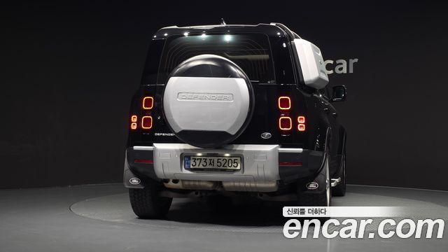 Land Rover Defender (L663) 110 D250 SE 2023 — фото 4
