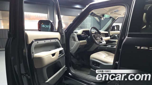 Land Rover Defender (L663) 110 D250 SE 2023 — фото 10