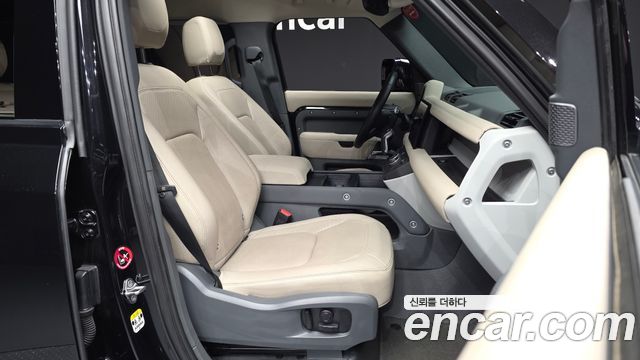 Land Rover Defender (L663) 110 D250 SE 2023 — фото 11