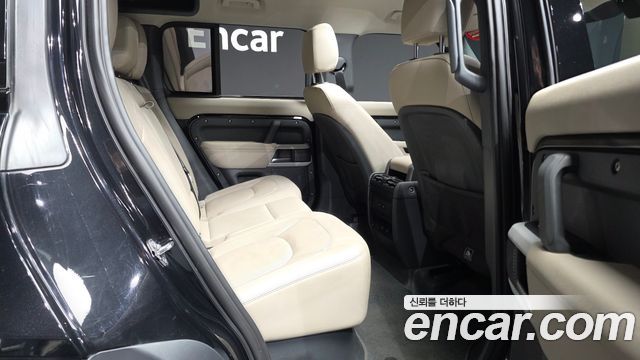 Land Rover Defender (L663) 110 D250 SE 2023 — фото 12