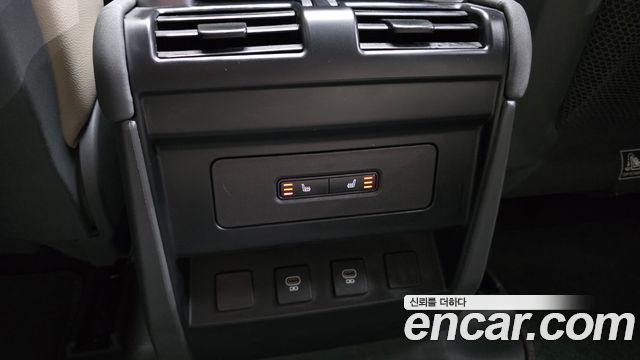 Land Rover Defender (L663) 110 D250 SE 2023 — фото 19