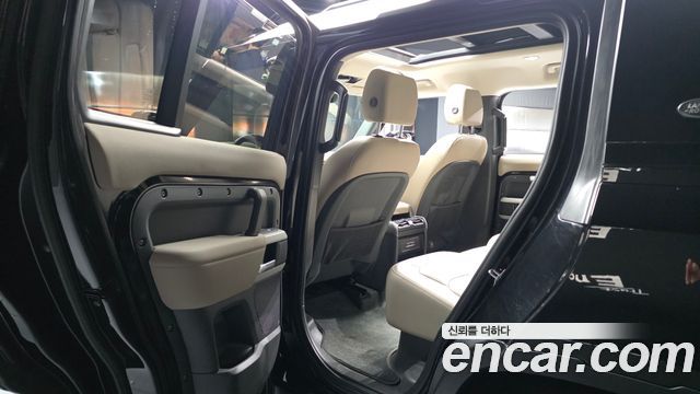 Land Rover Defender (L663) 110 D250 SE 2023 — фото 26