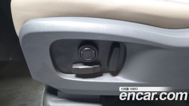 Land Rover Defender (L663) 110 D250 SE 2023 — фото 28