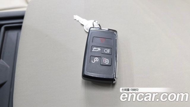 Land Rover Defender (L663) 110 D250 SE 2023 — фото 29