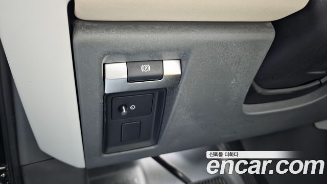 Land Rover Defender (L663) 110 D250 SE 2023 — фото 30