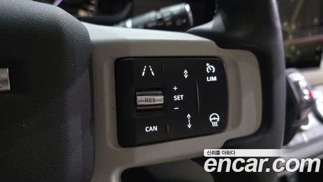 Land Rover Defender (L663) 110 D250 SE 2023 — фото 34