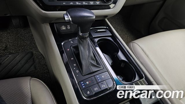 Kia Carnival 9-seater Prestige 2017 — фото 9