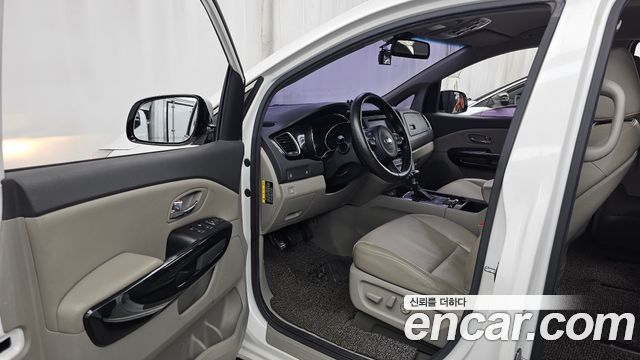 Kia Carnival 9-seater Prestige 2017 — фото 10