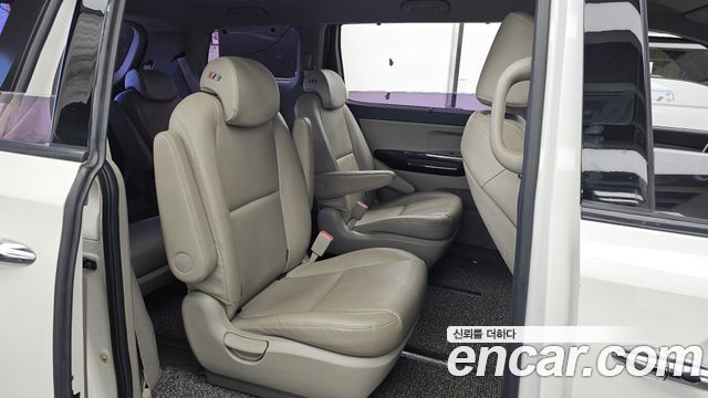 Kia Carnival 9-seater Prestige 2017 — фото 12