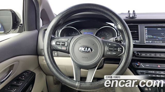 Kia Carnival 9-seater Prestige 2017 — фото 13