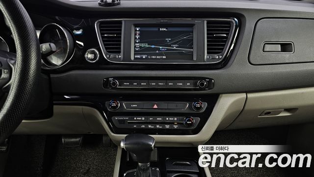 Kia Carnival 9-seater Prestige 2017 — фото 15