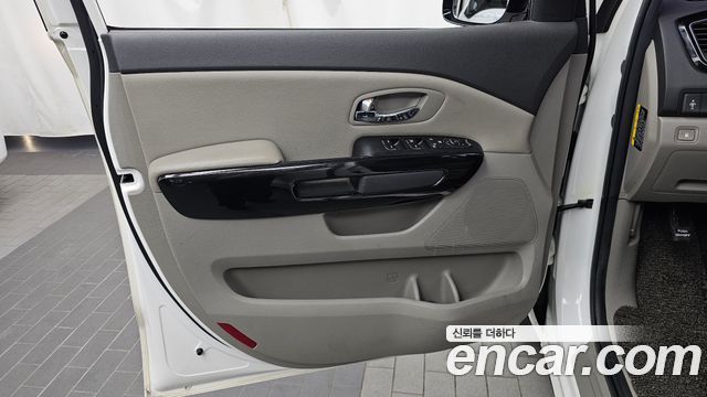 Kia Carnival 9-seater Prestige 2017 — фото 24