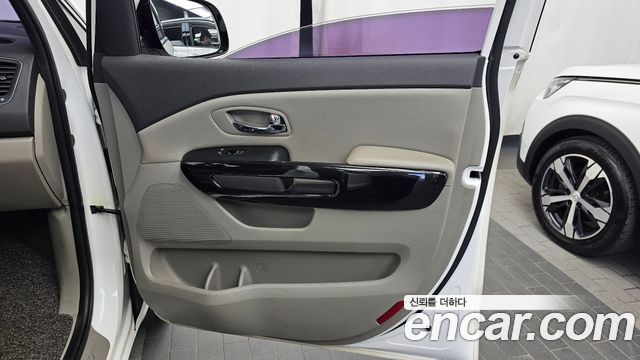Kia Carnival 9-seater Prestige 2017 — фото 25
