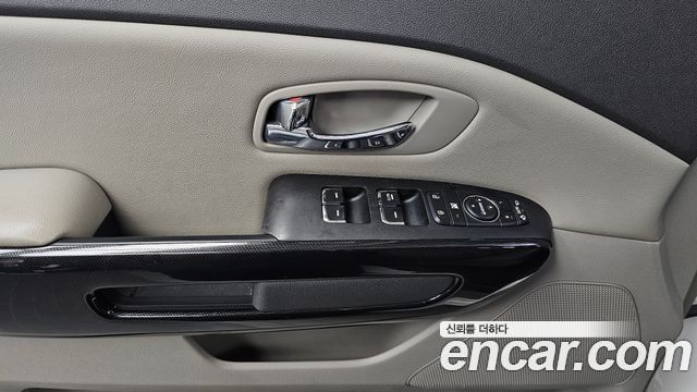Kia Carnival 9-seater Prestige 2017 — фото 30