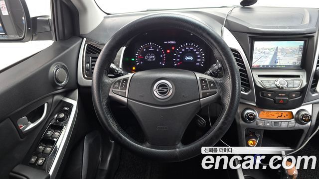 KG Mobility (SsangYong) Korando C 2.0 CVT 2WD Deluxe 2015 — фото 12