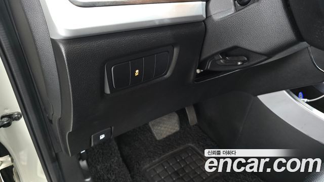 KG Mobility (SsangYong) Korando C 2.0 CVT 2WD Deluxe 2015 — фото 18