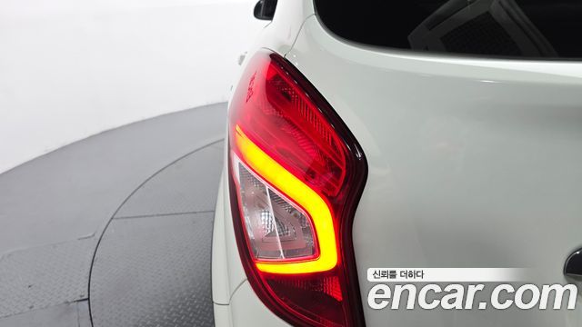 KG Mobility (SsangYong) Korando C 2.0 CVT 2WD Deluxe 2015 — фото 23