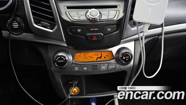 KG Mobility (SsangYong) Korando C 2.0 CVT 2WD Deluxe 2015 — фото 28