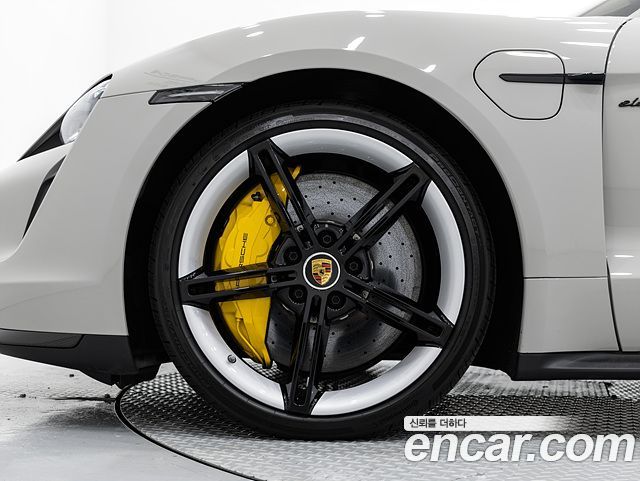 Porsche Taycan Turbo S 2024 — фото 5