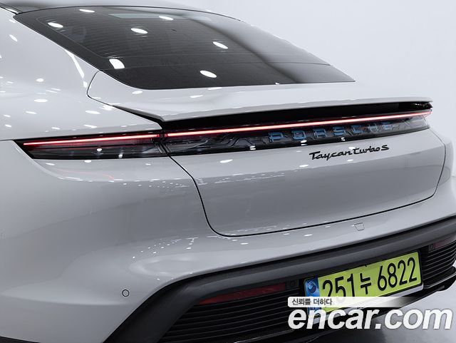 Porsche Taycan Turbo S 2024 — фото 16