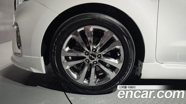 Kia Carnival 9-seater Hi-Limousine Noblesse 2016 — фото 5