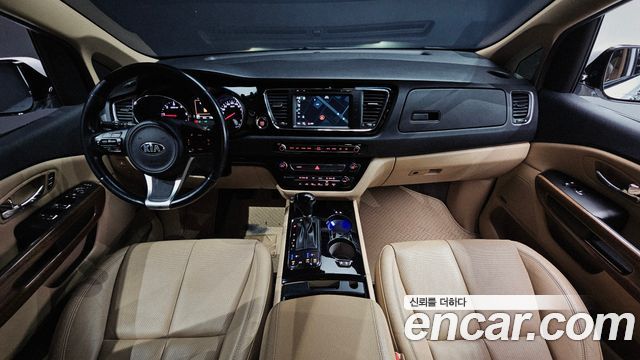 Kia Carnival 9-seater Hi-Limousine Noblesse 2016 — фото 7