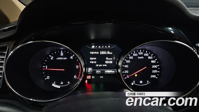 Kia Carnival 9-seater Hi-Limousine Noblesse 2016 — фото 8