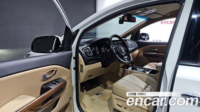 Kia Carnival 9-seater Hi-Limousine Noblesse 2016 — фото 10