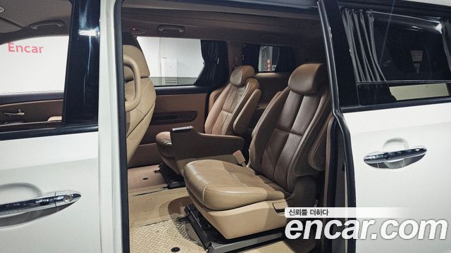 Kia Carnival 9-seater Hi-Limousine Noblesse 2016 — фото 15