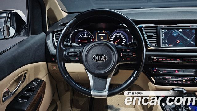 Kia Carnival 9-seater Hi-Limousine Noblesse 2016 — фото 16