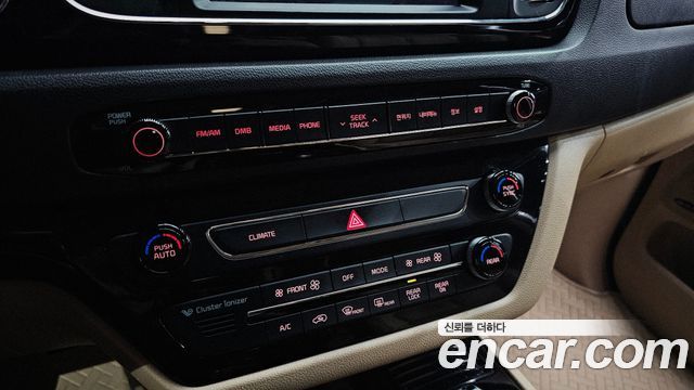 Kia Carnival 9-seater Hi-Limousine Noblesse 2016 — фото 18