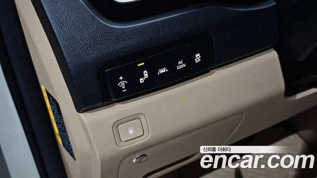 Kia Carnival 9-seater Hi-Limousine Noblesse 2016 — фото 21