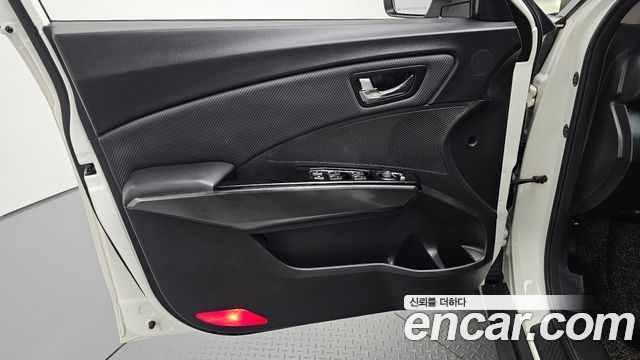 KG Mobility (SsangYong) Tivoli Air 1.5 A3 2WD 2021 — фото 24