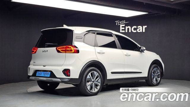 Kia Niro Plus Air 2023 — фото 2