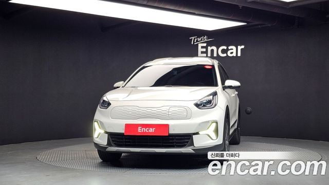 Kia Niro Plus Air 2023 — фото 3