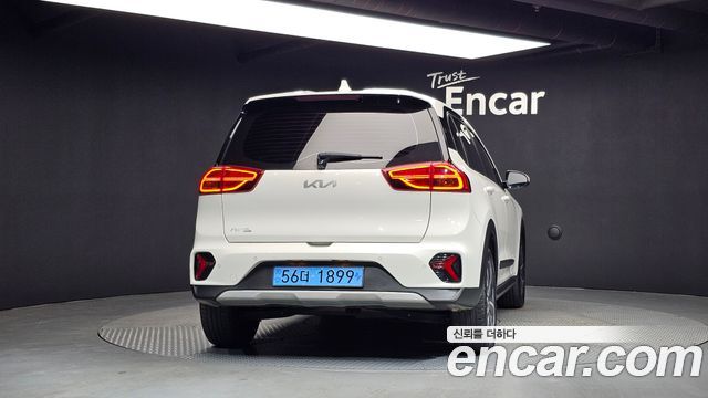 Kia Niro Plus Air 2023 — фото 4