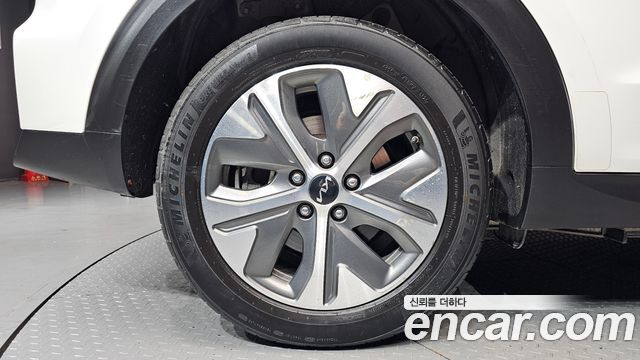 Kia Niro Plus Air 2023 — фото 5