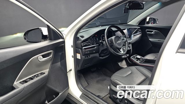Kia Niro Plus Air 2023 — фото 10