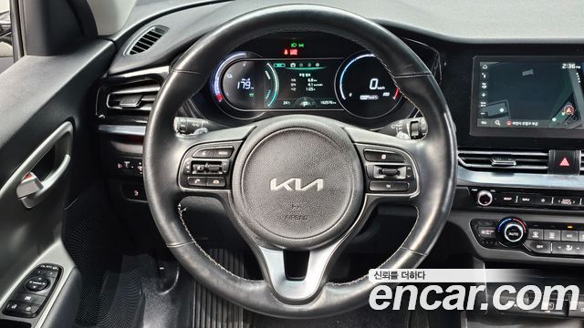 Kia Niro Plus Air 2023 — фото 13