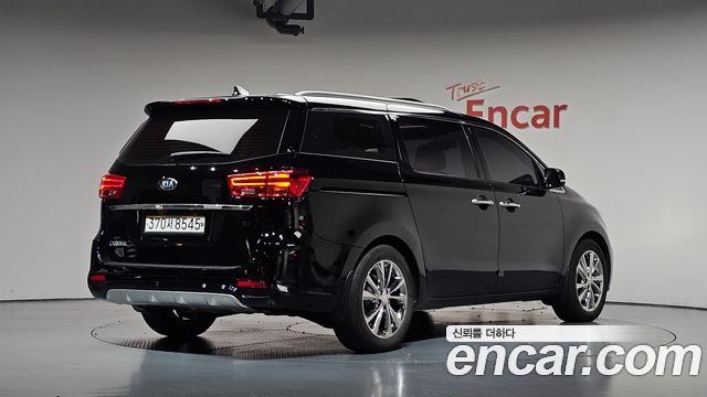 Kia Carnival 9-Seater Prstige 2020 — фото 2