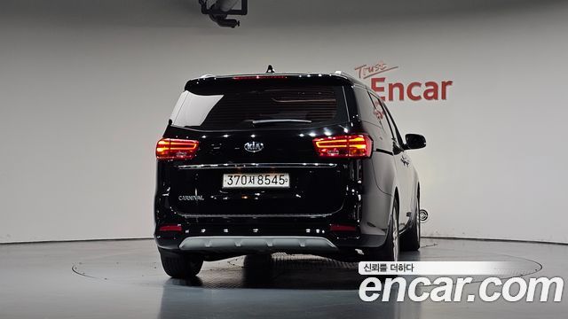 Kia Carnival 9-Seater Prstige 2020 — фото 4