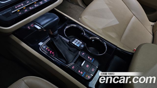 Kia Carnival 9-Seater Prstige 2020 — фото 9
